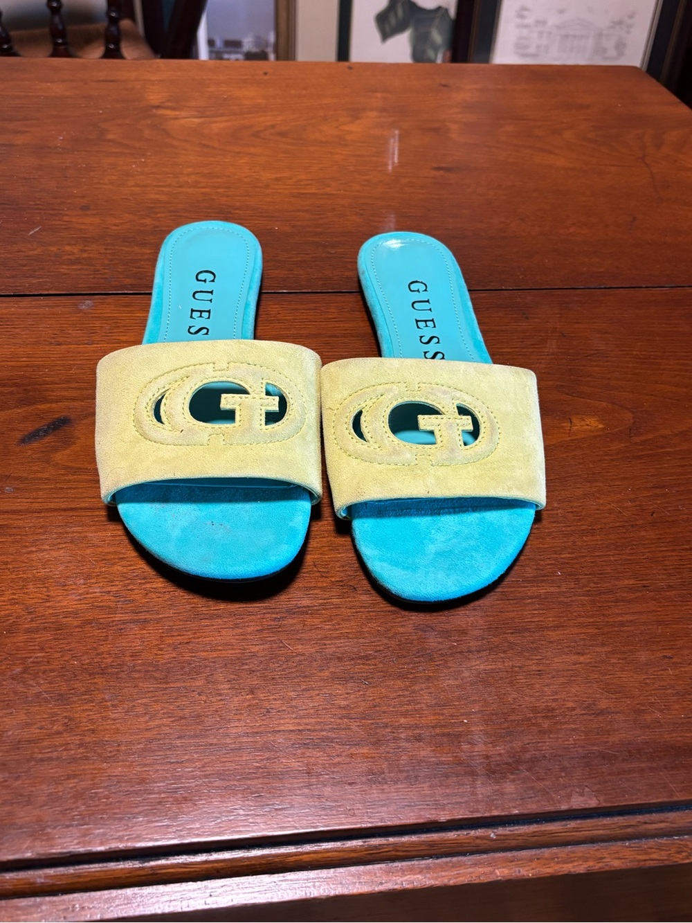 GUESS Women’s Tashia Flat Sandals Lime/Turquoise Yellow Suede Size 7 M